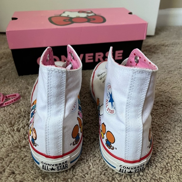 SOLD 🚫Hello Kitty x Converse W9 - Picture 4 of 7
